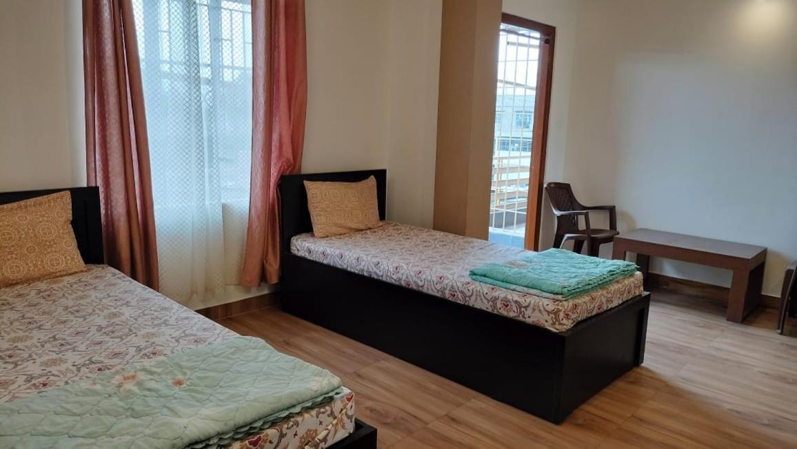 Aroma Inn Шиллонг Экстерьер фото