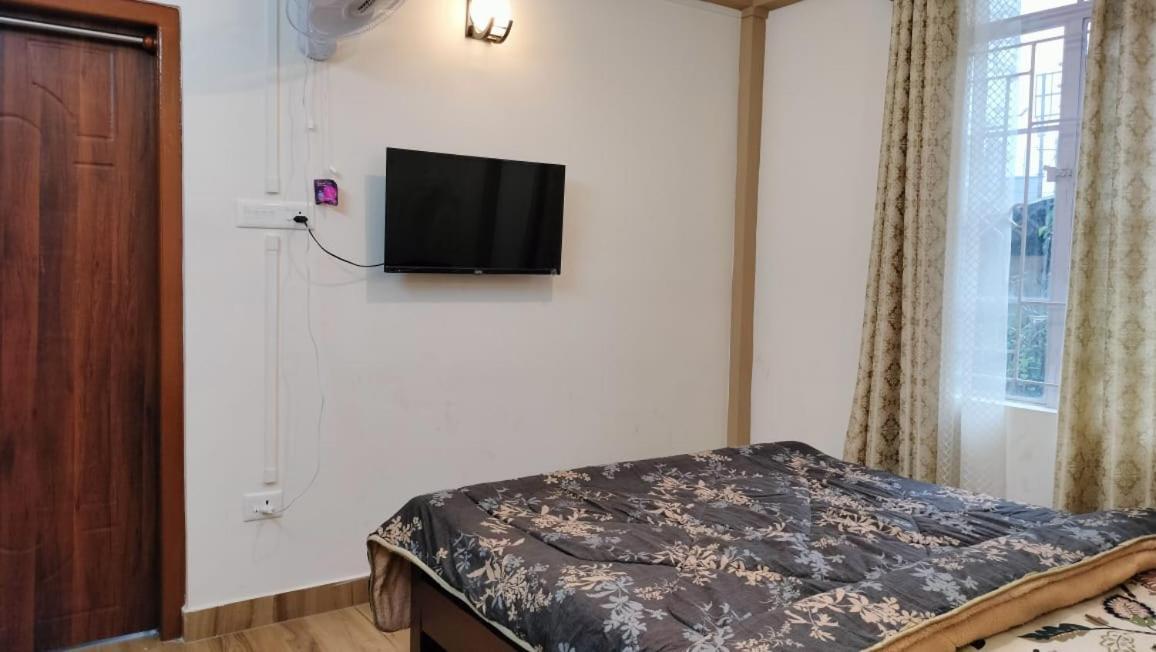 Aroma Inn Шиллонг Экстерьер фото
