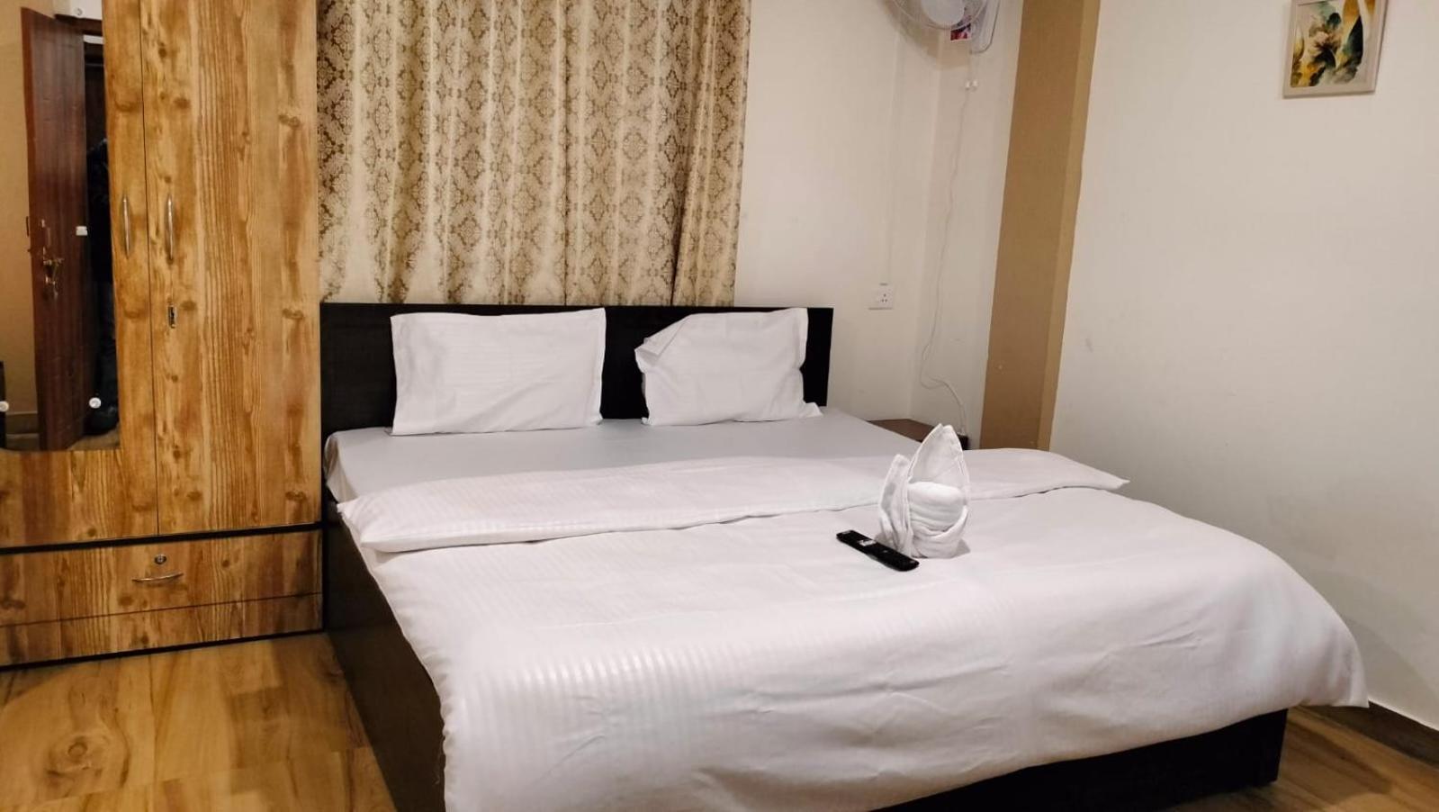 Aroma Inn Шиллонг Экстерьер фото