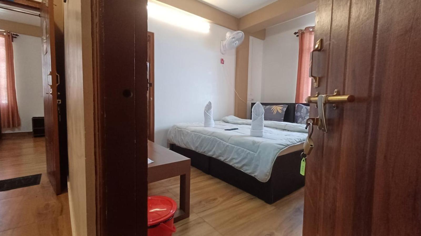 Aroma Inn Шиллонг Экстерьер фото