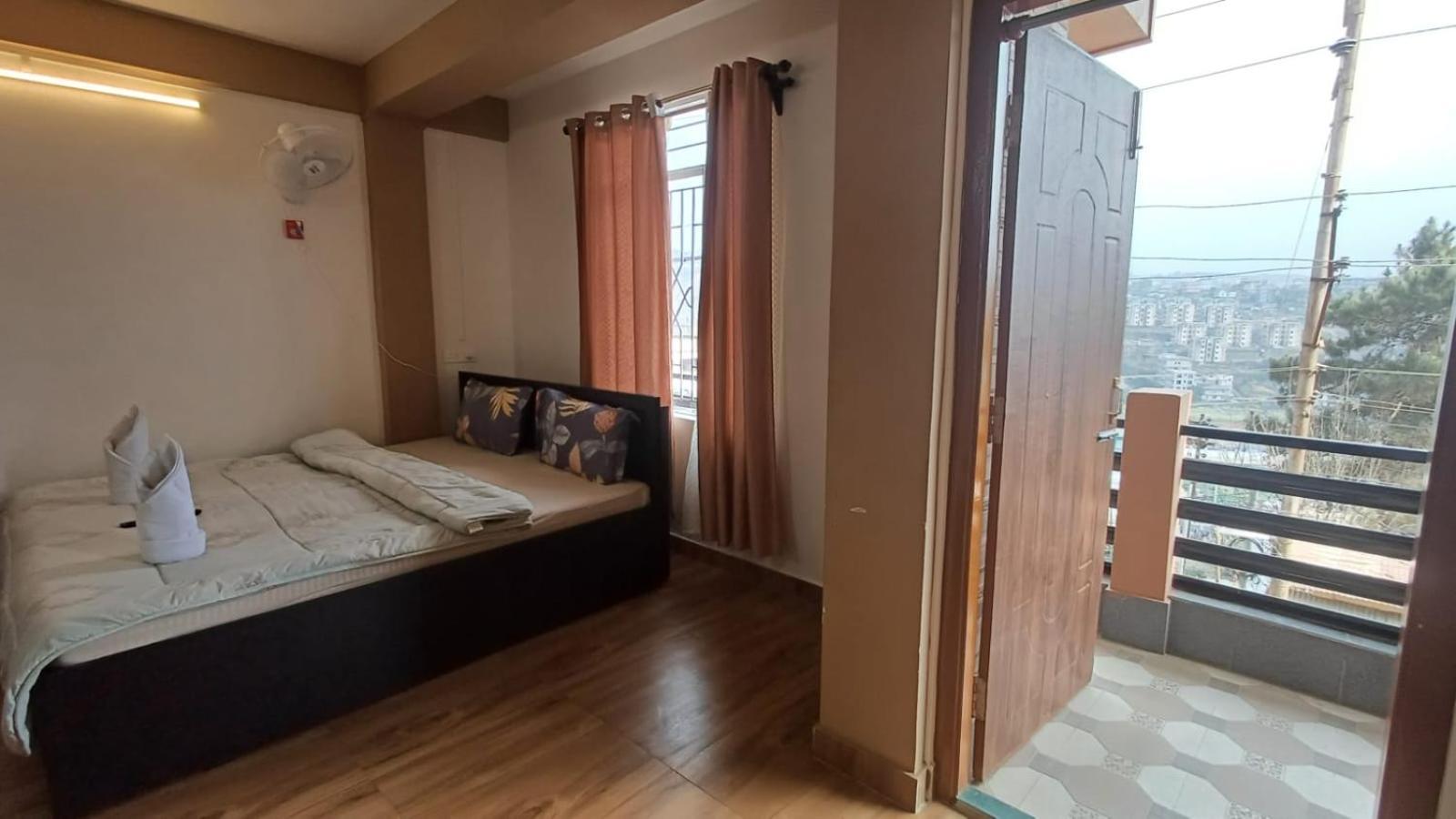 Aroma Inn Шиллонг Экстерьер фото