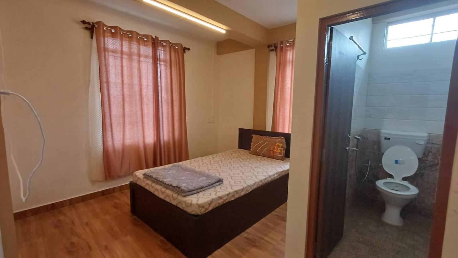 Aroma Inn Шиллонг Экстерьер фото