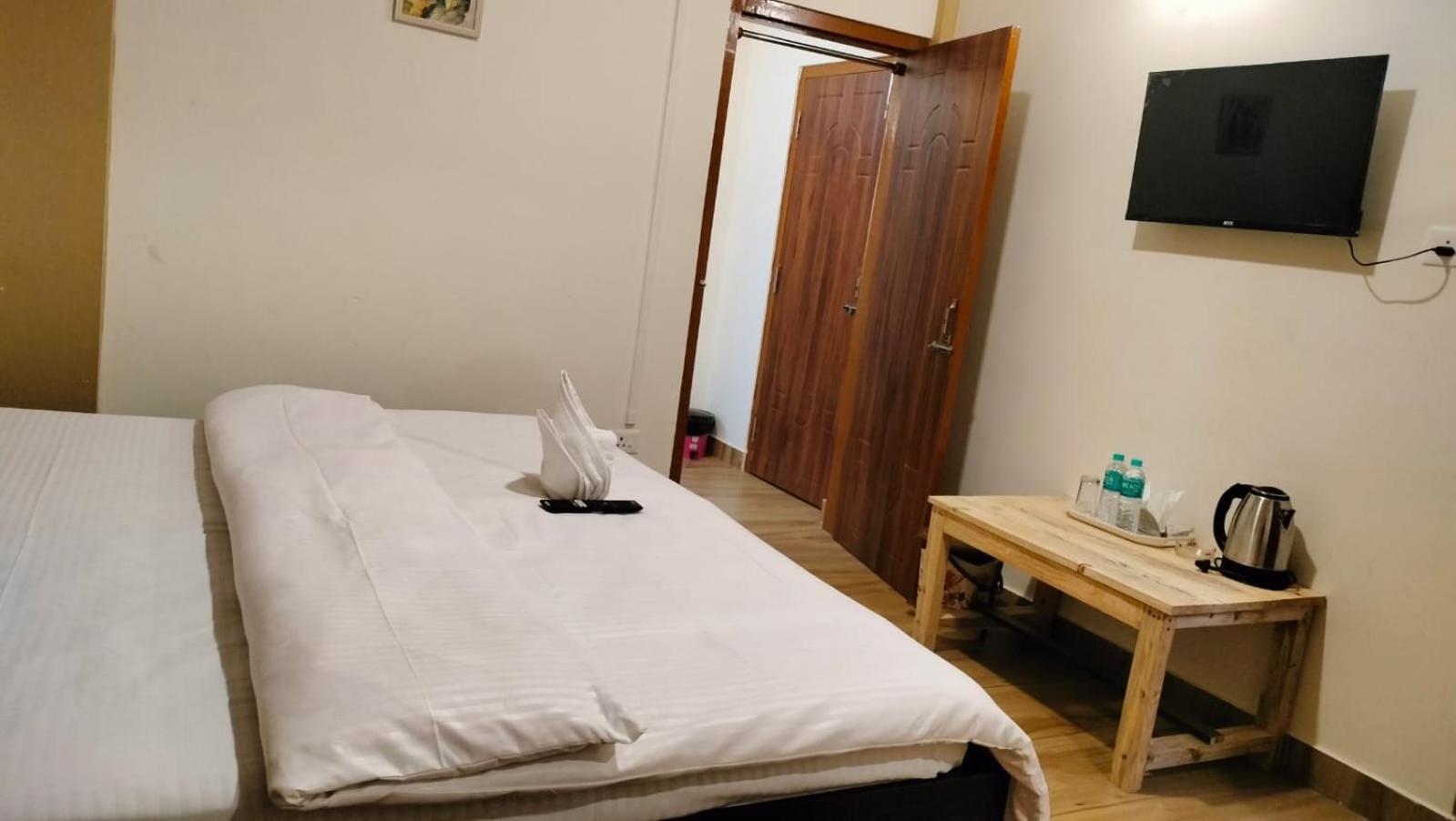 Aroma Inn Шиллонг Экстерьер фото