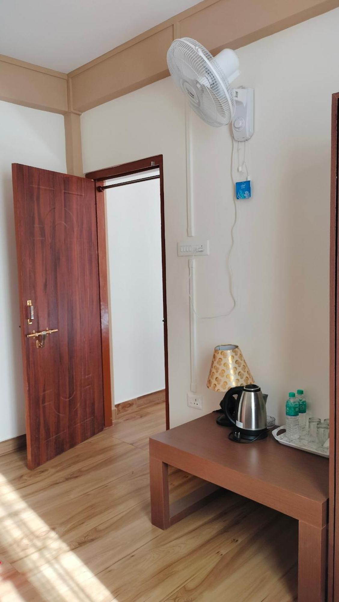 Aroma Inn Шиллонг Экстерьер фото