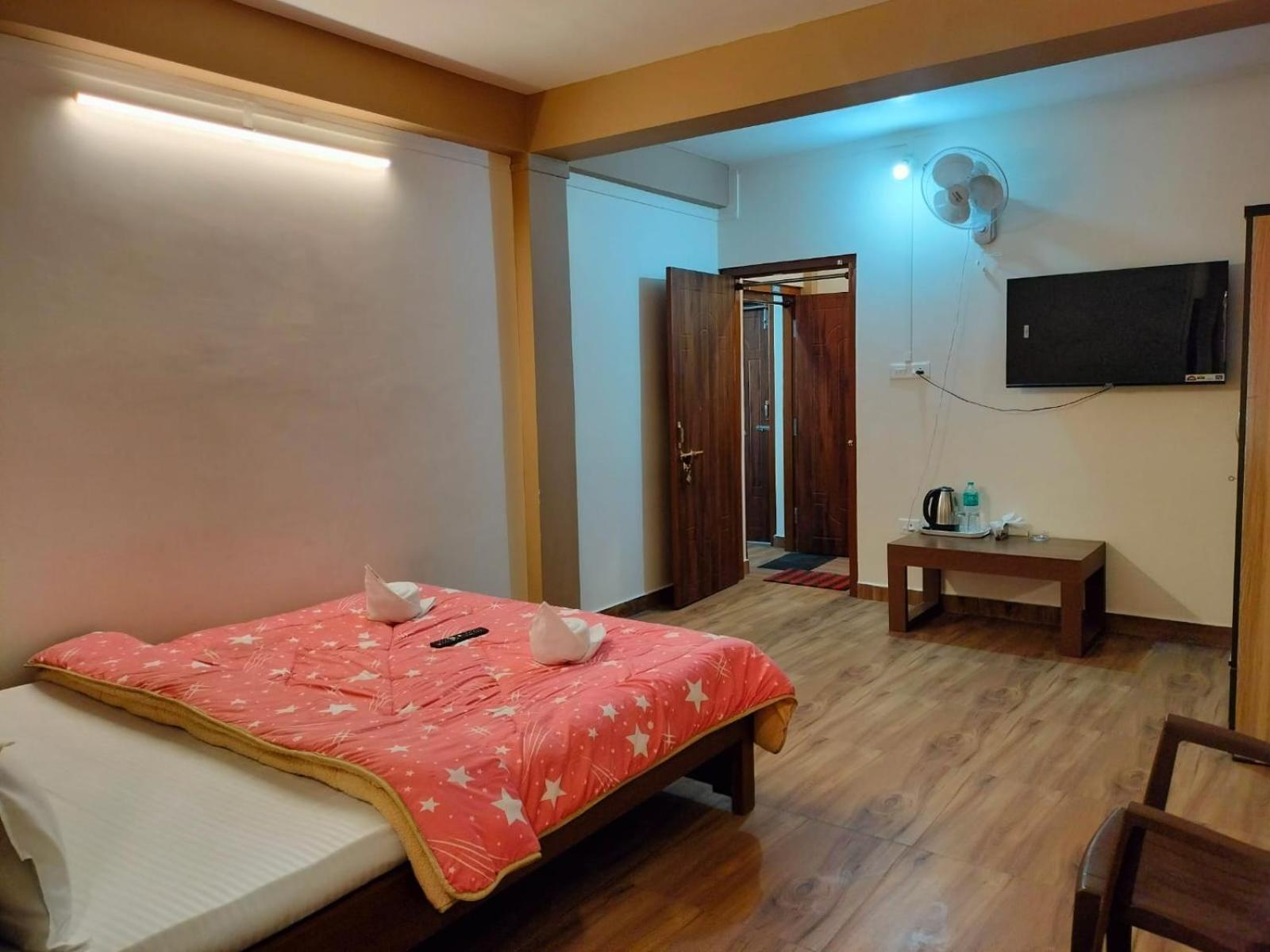 Aroma Inn Шиллонг Экстерьер фото